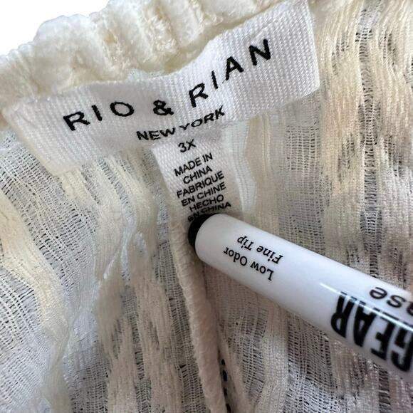Rio & Rian V-Neck Textured Boho Minimalist WMNS 3X Plus White Loose Fit Shirt - Picture 7 of 8